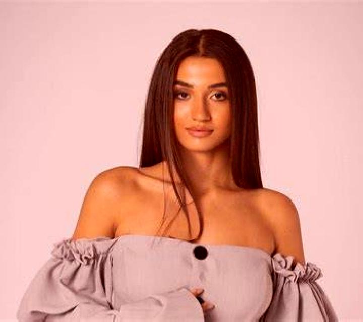 Naomi Ferrara model portrait